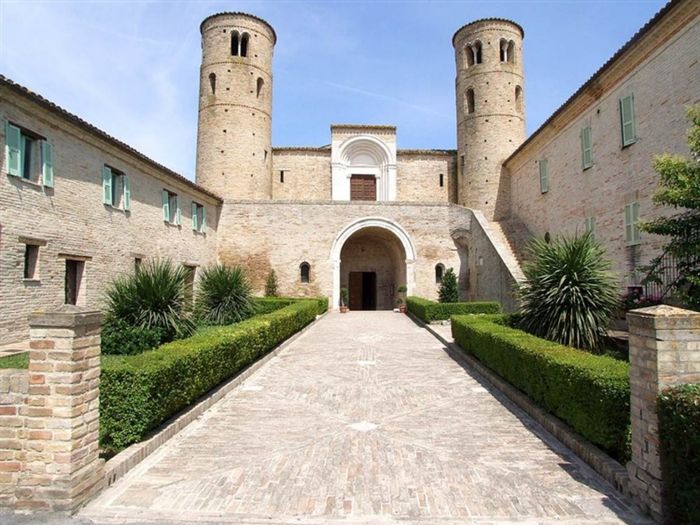 Informazioni su corteo nuziale in chiesa ✨️ 2