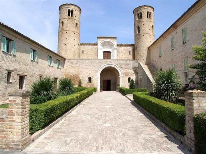 Informazioni su corteo nuziale in chiesa ✨️ - 2