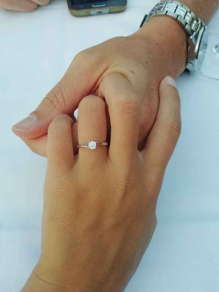 E ora mostraci una foto del tuo anello di fidanzamento! - 1