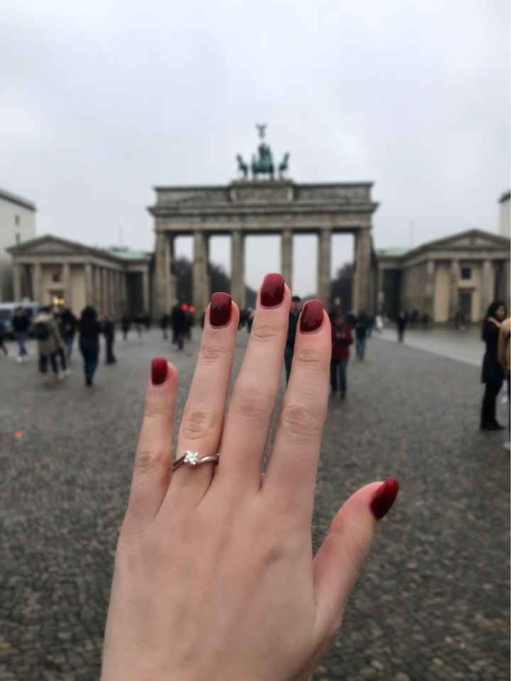 E ora mostraci una foto del tuo anello di fidanzamento! - 1