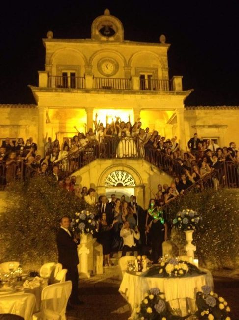 foto in villa con tutti gli invitati