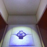 E ora mostraci una foto del tuo anello di fidanzamento! - 1