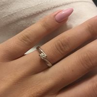 E ora mostraci una foto del tuo anello di fidanzamento! - 1