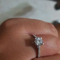 E ora mostraci una foto del tuo anello di fidanzamento! - 1