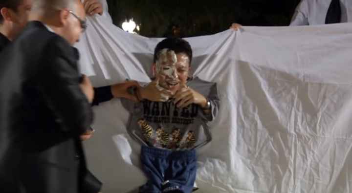 scherzo dei nanetto o del telo bianco per gli sposi - 1