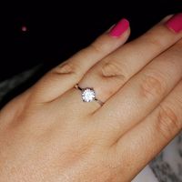 E ora mostraci una foto del tuo anello di fidanzamento! - 1