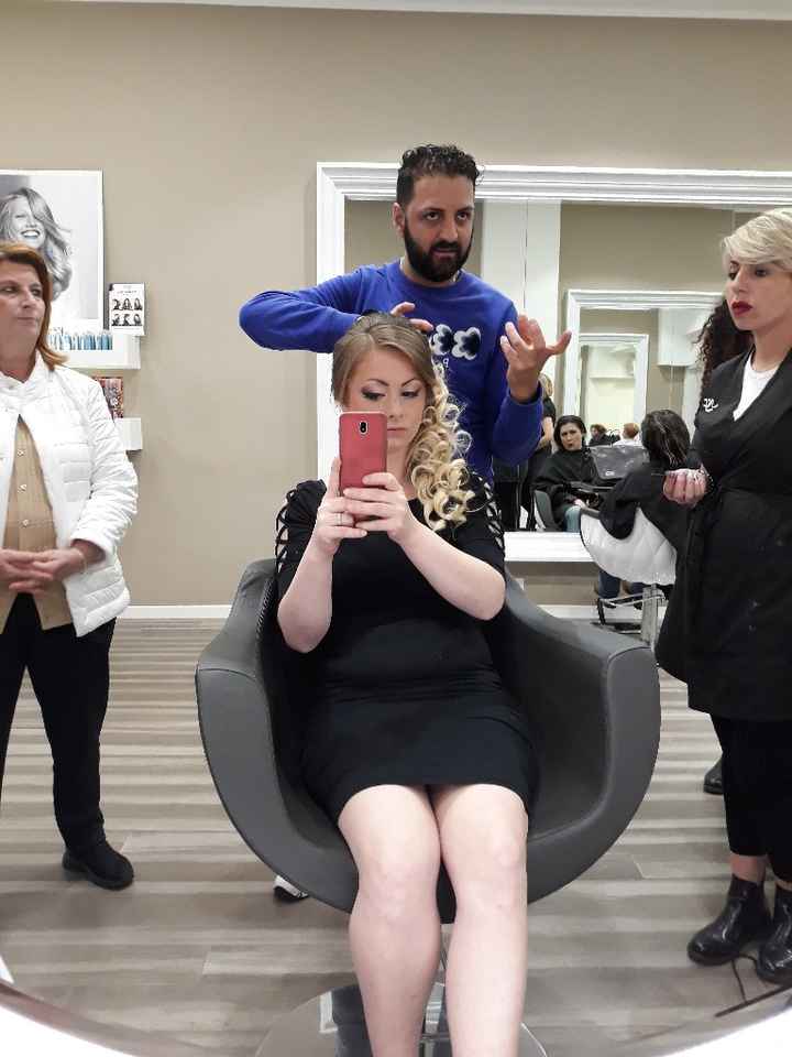 Acconciatura indecisa. - 3