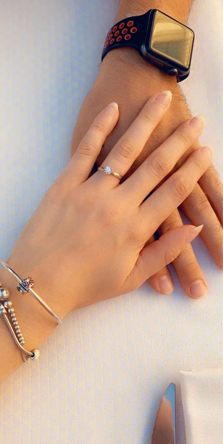 E ora mostraci una foto del tuo anello di fidanzamento! - 1