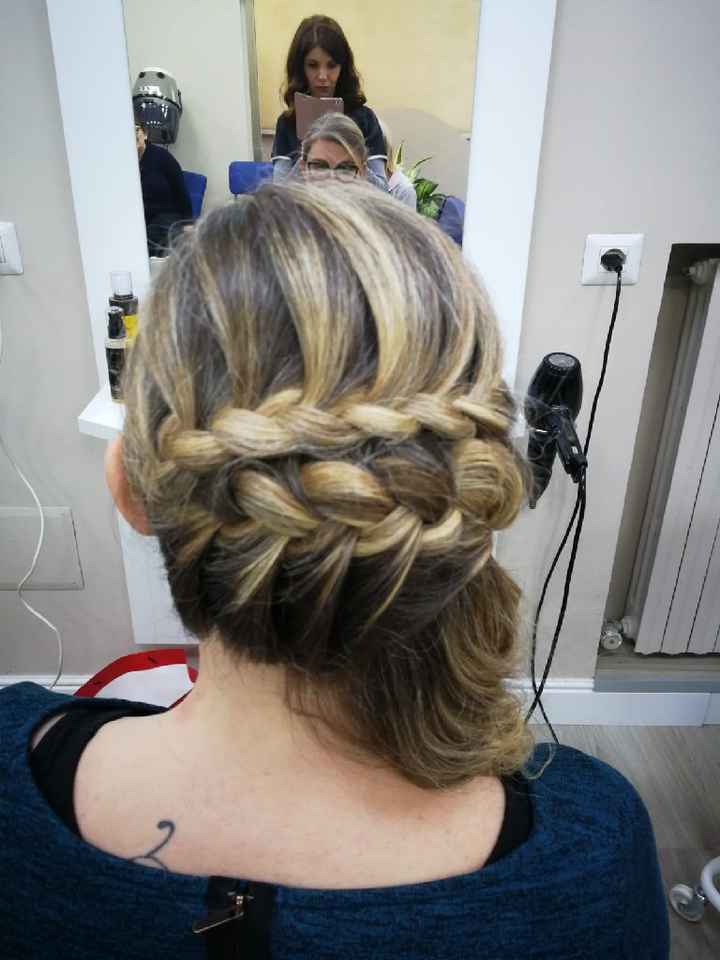 Acconciatura capelli medio lunghi - 1