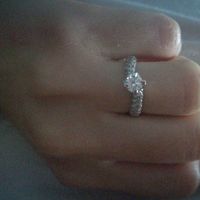 E ora mostraci una foto del tuo anello di fidanzamento! - 1