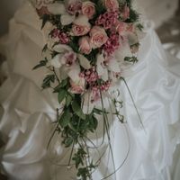 Bouquet a cascata con orchidee - 1