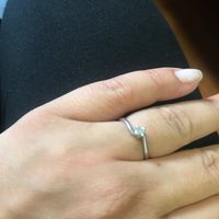 E ora mostraci una foto del tuo anello di fidanzamento! - 1