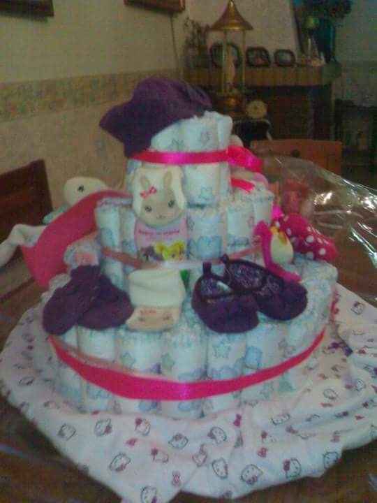 Torta di pannolini e mazzo di calzini e lindor - 1