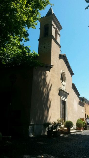 Chiesa vicino al lago di martignano, semplice e con un parroco liberale... - 2