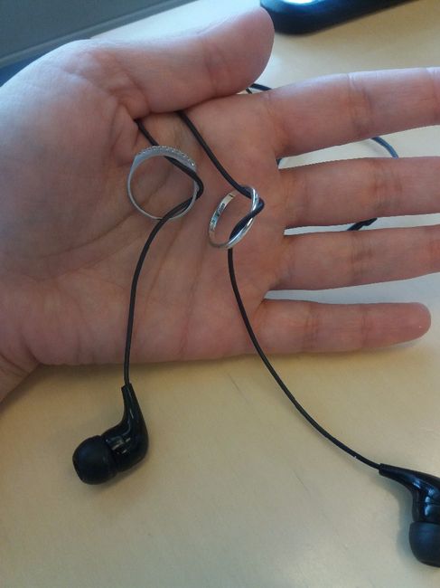 legare due anelli con due nastri