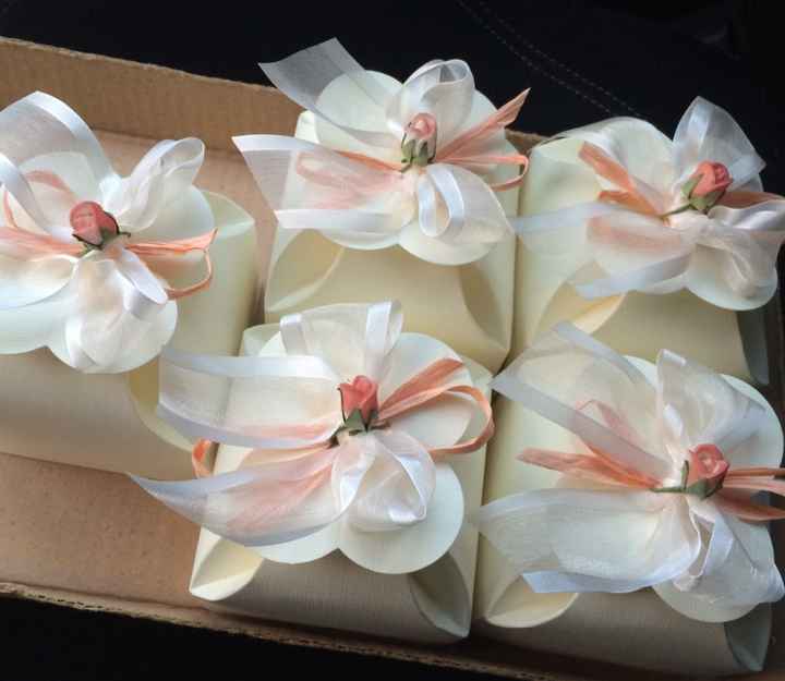 la confezione delle nostre bomboniere