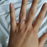 E ora mostraci una foto del tuo anello di fidanzamento! - 1