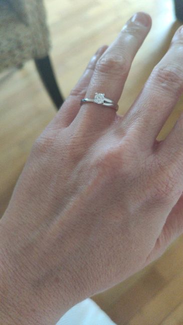 E ora mostraci una foto del tuo anello di fidanzamento! - 1