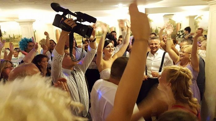 durante la cena, si balla