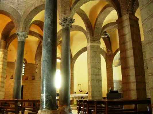 L'interno della chiesa.