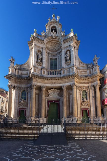 Locale e chiesa. Quale avete scelto?🥰 - 1