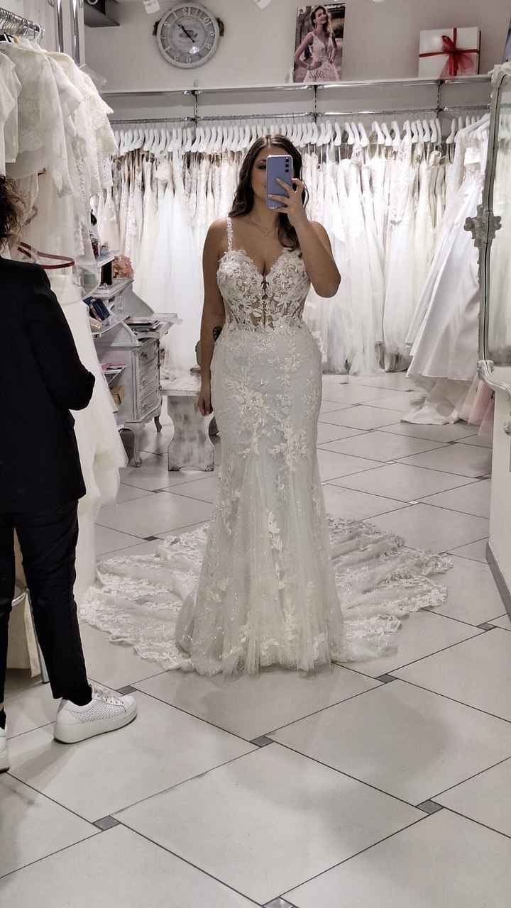 ma lo vogliamo far vedere questo abito da Sposa? - 2