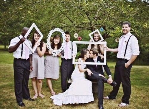 foto con cornici e invitati