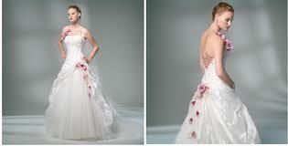 abito da sposa bianco dettagli lilla