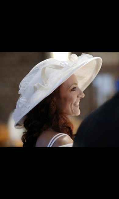 The bride with hat - 1