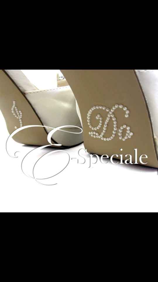 Scritta sotto le scarpe - 1