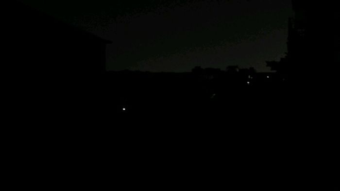 Salta la luce quando lui non c'è - 1