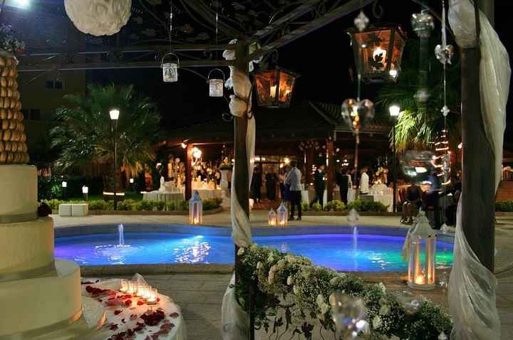 la veranda si affaccia sul giardino
