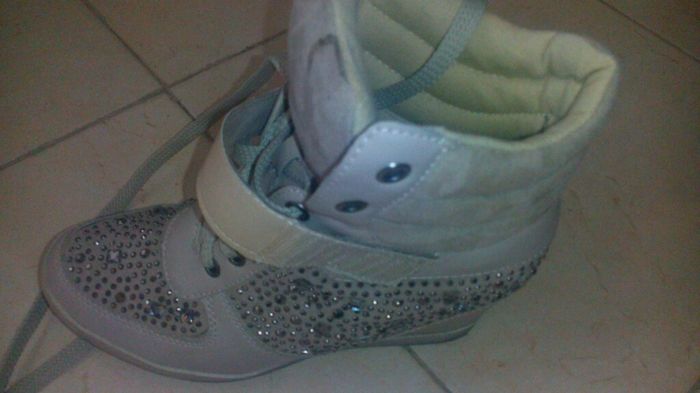 Chi sa dove posso trovare questo tipo di scarpe? - 1