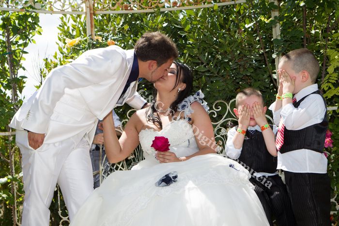 il bacio e i gemelli vergognosi