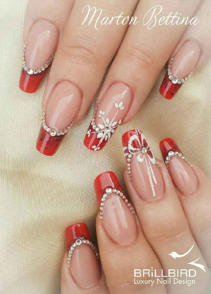 Acconciatura e colore unghie - 1