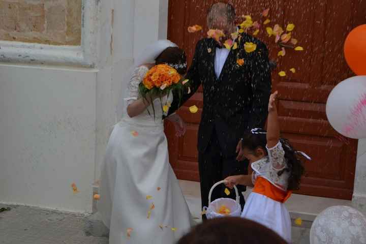 petali di rose coriandoli e riso 