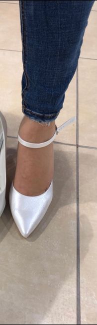 Scarpe color nude tacco basso 13