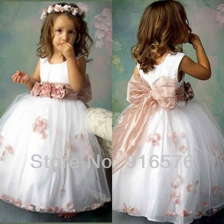 damigella con fiocco rosa