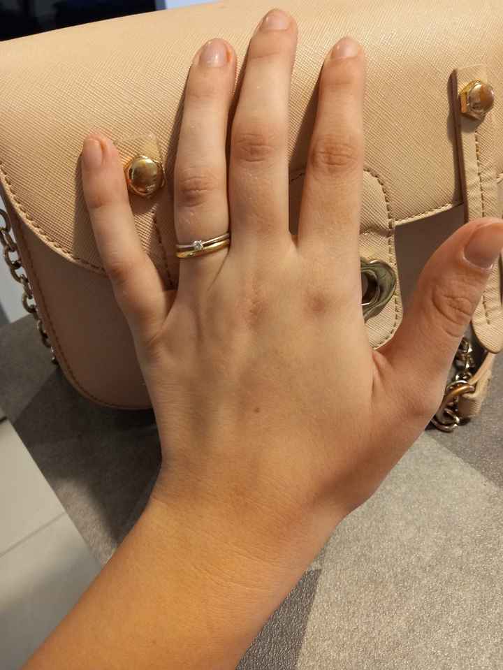 Fede abbinata all'anello di fidanzamento - 1