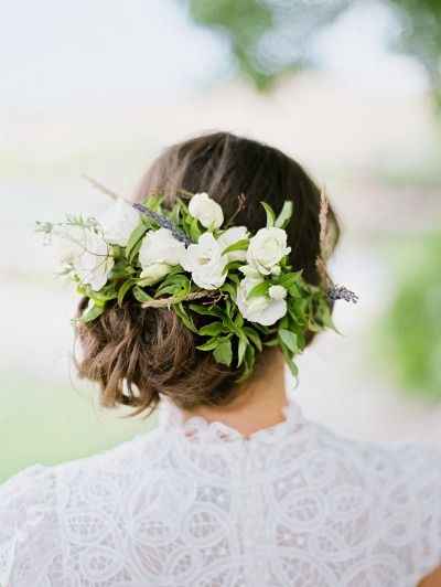 Fiori veri tra i capelli