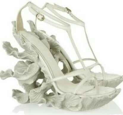 Scarpe....strane e improponibili - 2