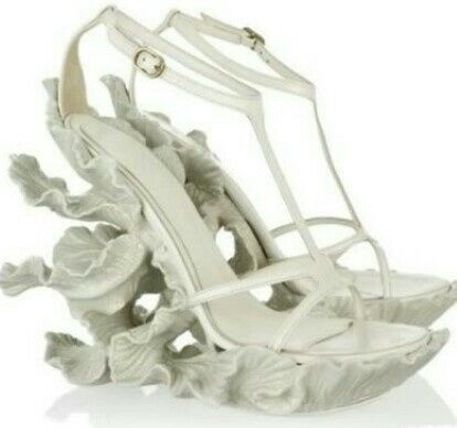 Scarpe....strane e improponibili - 2
