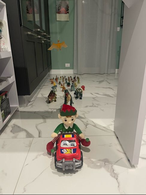 Elf on the shelf, di nuovo a corto di idee 11