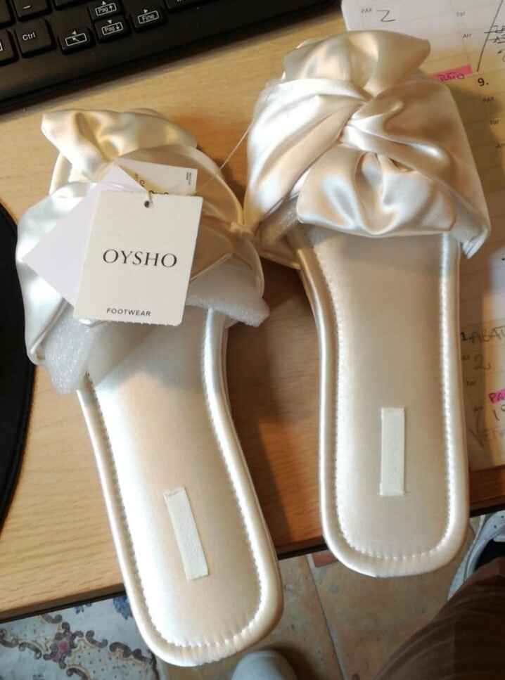 Mi fate vedere le ciabatte che indosserete a casa? - 1