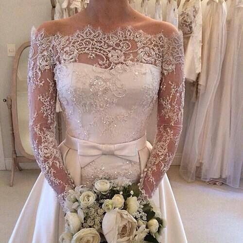 Seno abbondante e abito senza spalline - 1