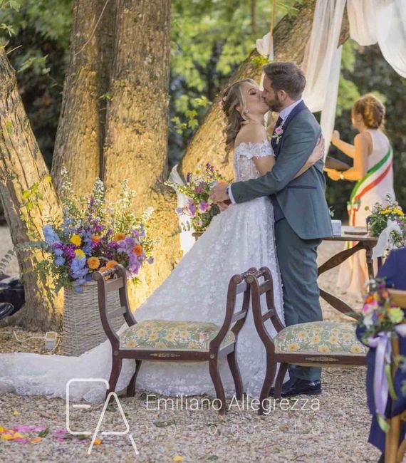 Vibrazioni romantiche o eleganza senza tempo? 🌸✨ 1