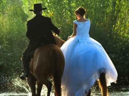 sposi a cavallo