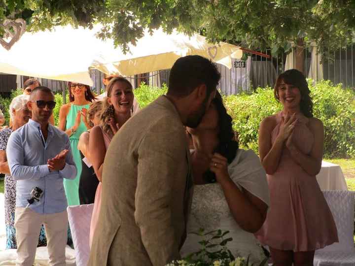 primo bacio da marito e moglie