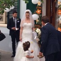 Uscita di casa con taglio del nastro