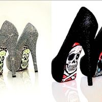 Chiodo bianco e scarpe rock - 1